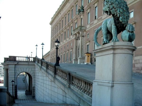 46_The_Royal_Palace_the_Lion.jpg